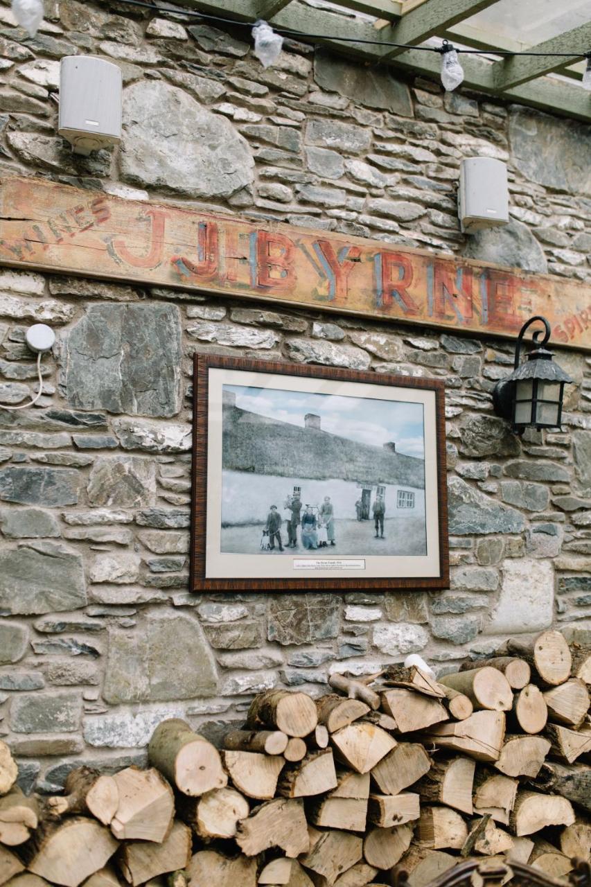 Riverbank, Country Pub And Guesthouse Carrickmacross Exteriör bild